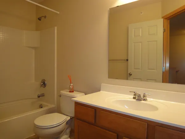 $2,050 | 11846 Emery Village Drive North, Champlin, MN 55316