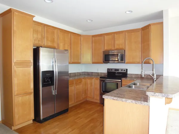 $2,050 | 11846 Emery Village Drive North, Champlin, MN 55316