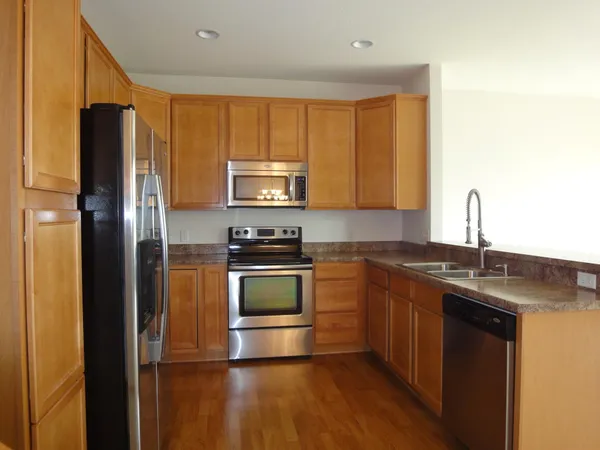 $2,050 | 11846 Emery Village Drive North, Champlin, MN 55316