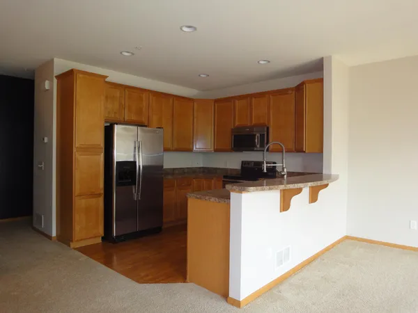 $2,050 | 11846 Emery Village Drive North, Champlin, MN 55316