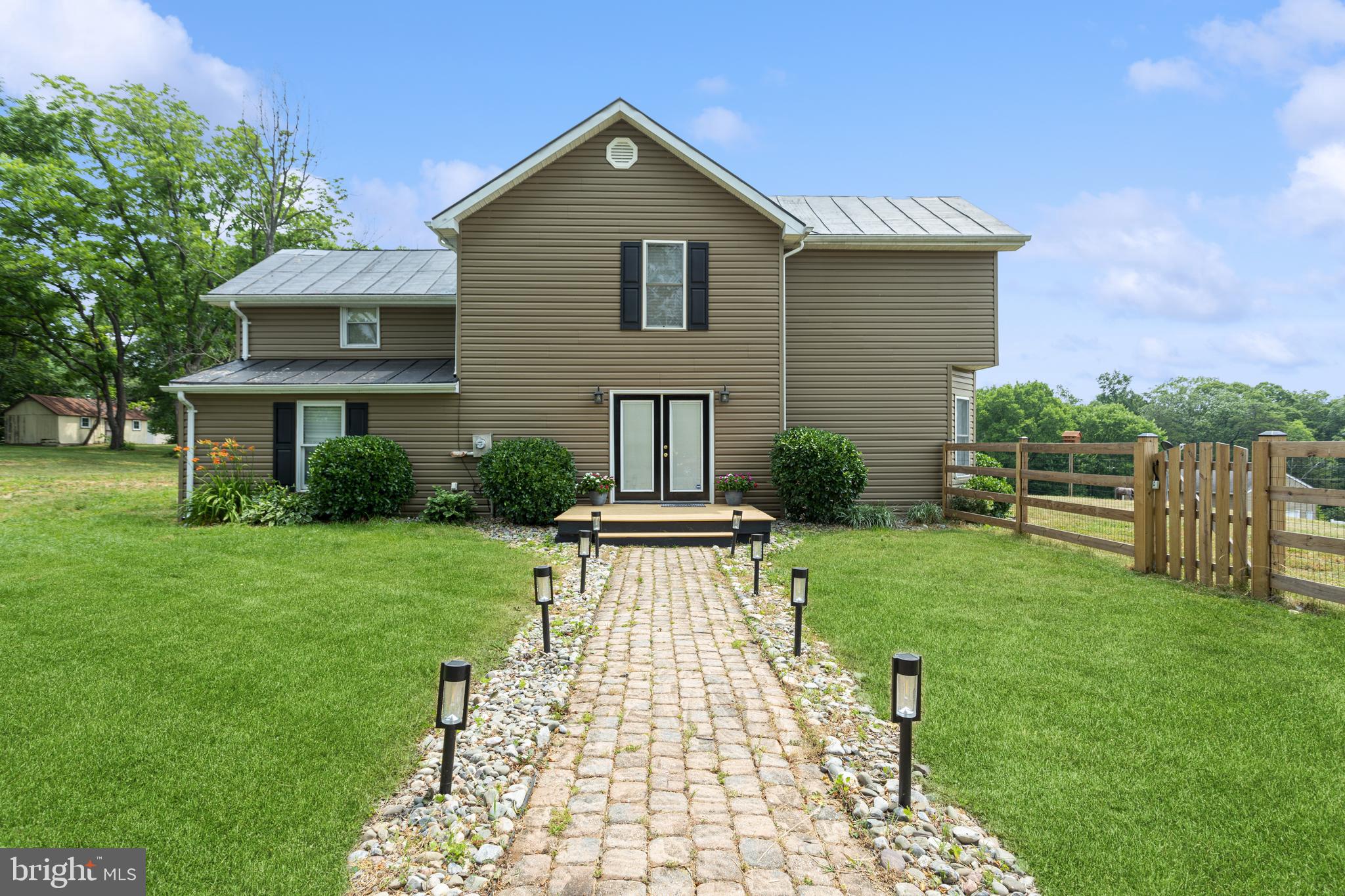 10330 Rogues Road Midland, VA 22728 - Photo 2 of 33 Walkway from driveway