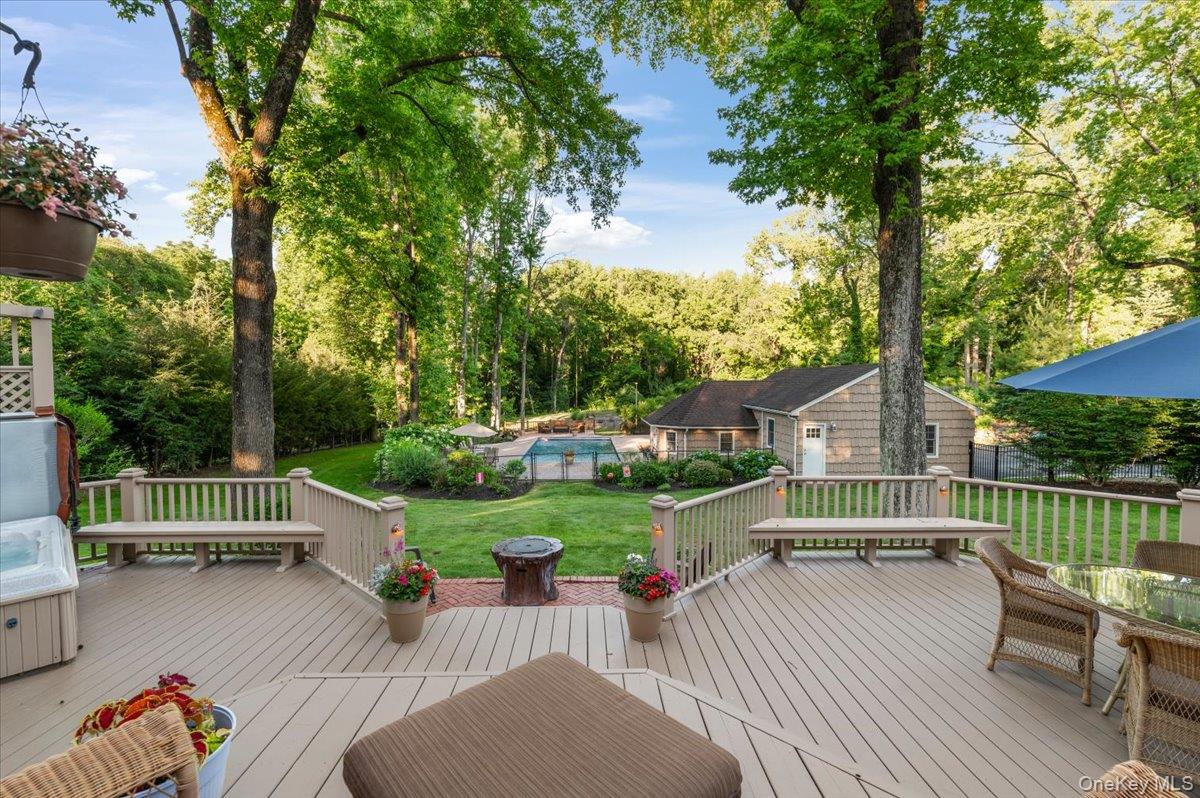 96 Plainview Road Woodbury, NY 11797 - Photo 28 of 38