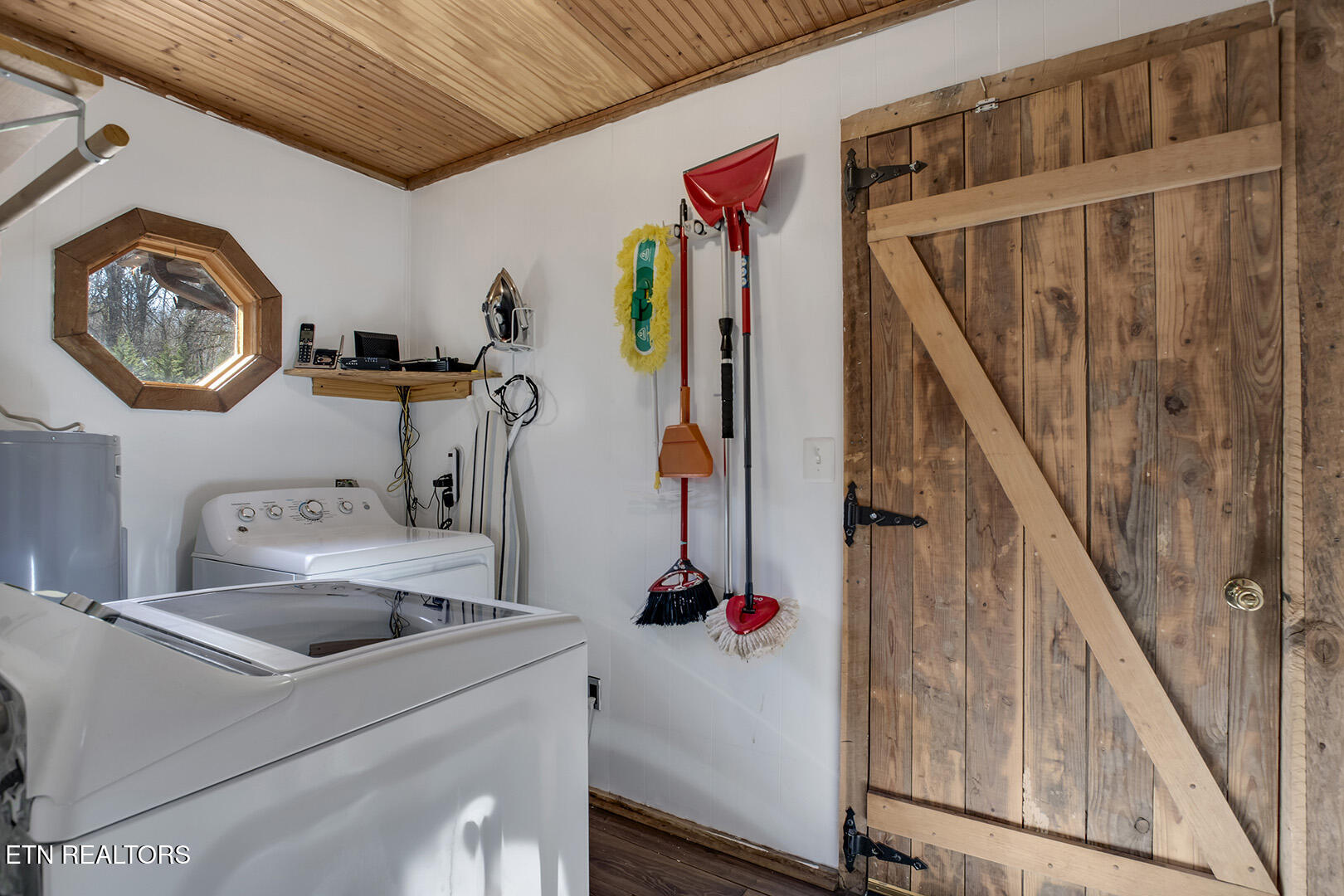 4368 River Road Ten Mile, TN 37880 - Photo 13 of 54 13_RiverRoad_4368_Laundry