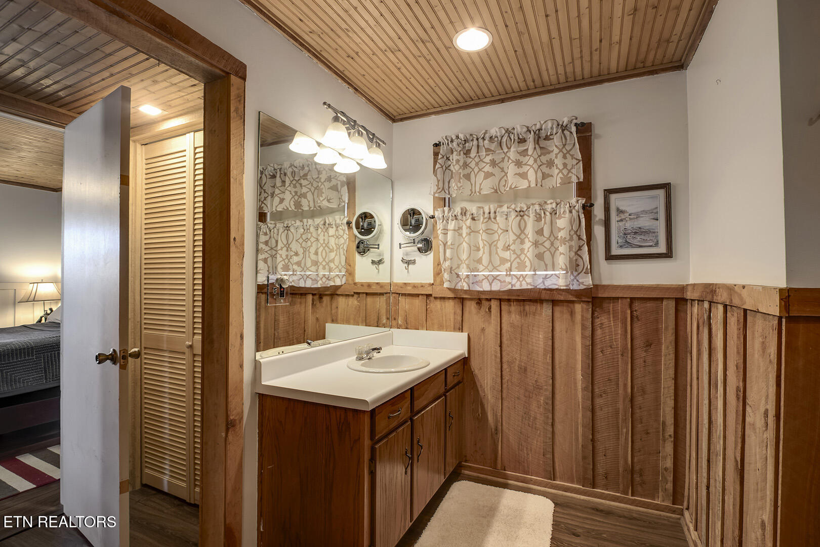 4368 River Road Ten Mile, TN 37880 - Photo 17 of 54 17_RiverRoad_4368_MasterBath01