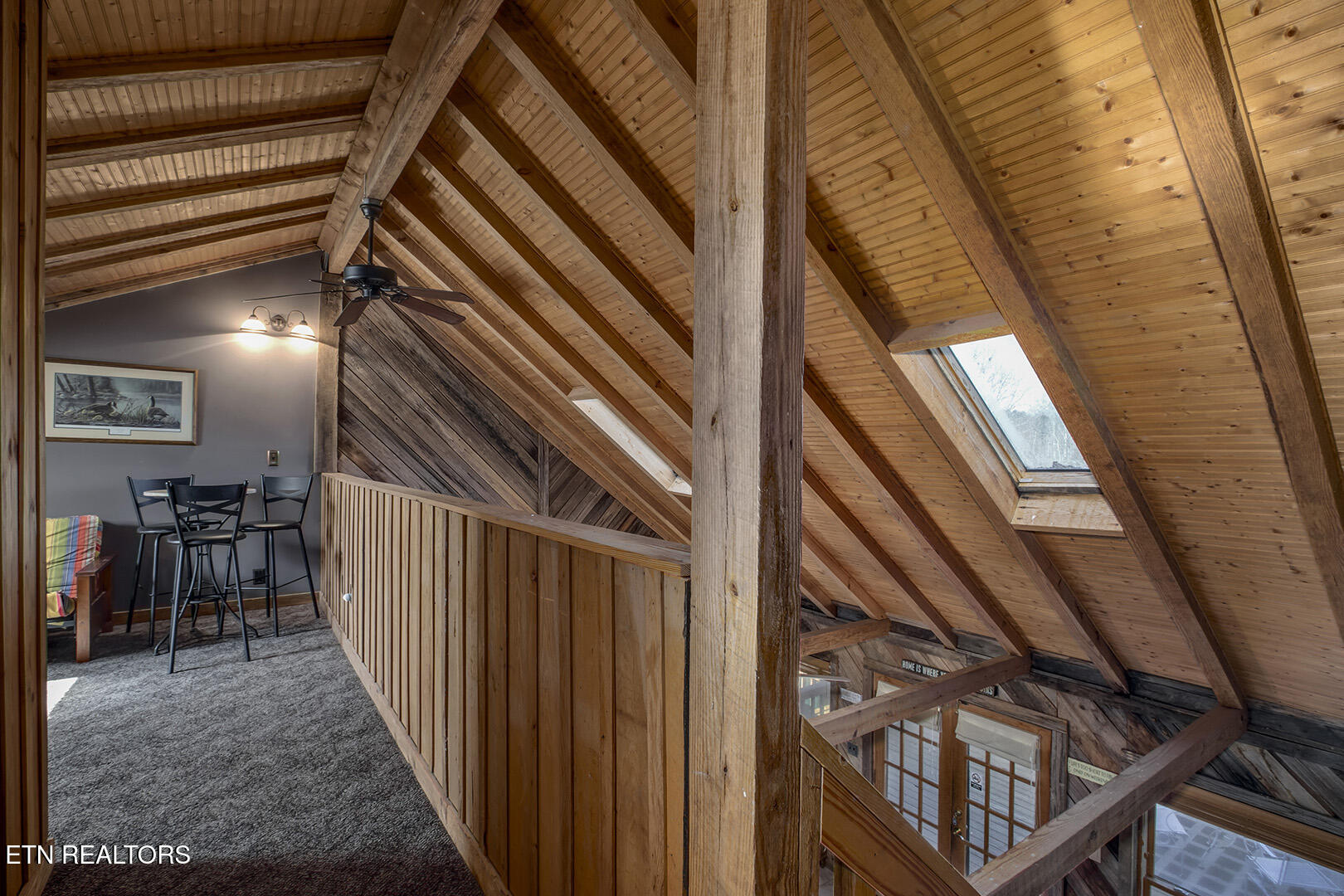 4368 River Road Ten Mile, TN 37880 - Photo 23 of 54 23_RiverRoad_4368_UpperLandingHall01