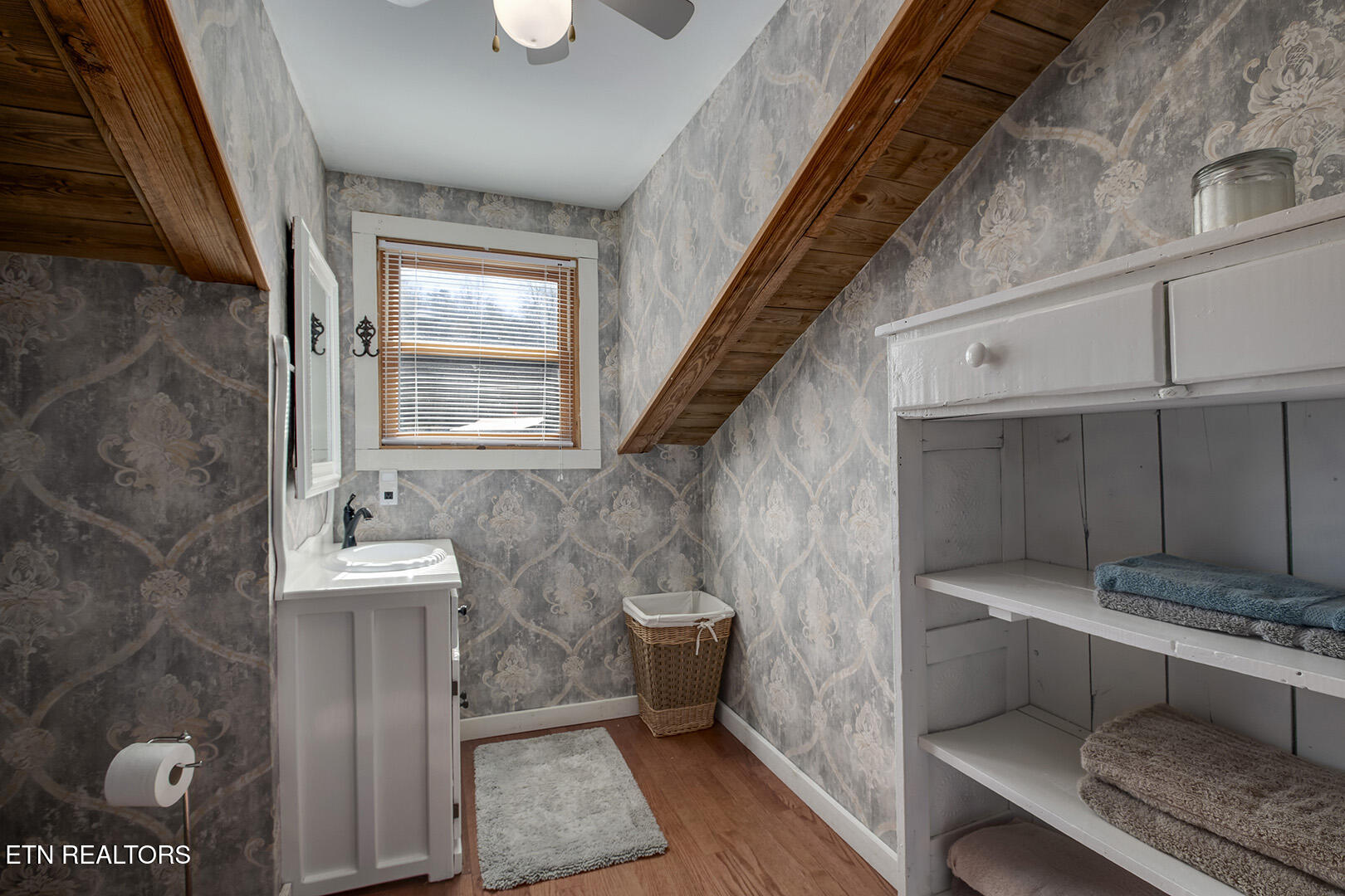 4368 River Road Ten Mile, TN 37880 - Photo 27 of 54 27_RiverRoad_4368_GuestBath