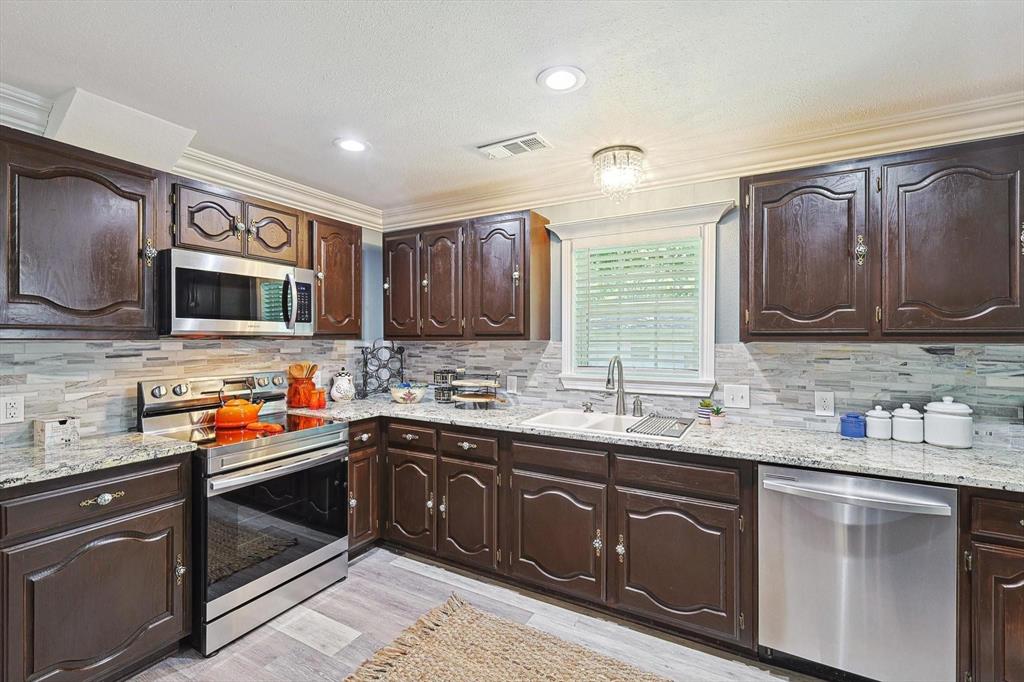 379 South John Douglas Road Van Alstyne, TX 75495 - Photo 12 of 40