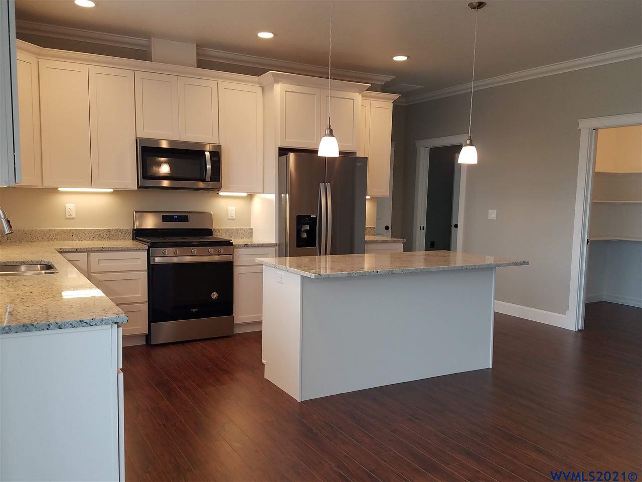 9176 Portland Road Northeast Salem, OR 97305 - Photo 7 of 29 Gallery Image 7
