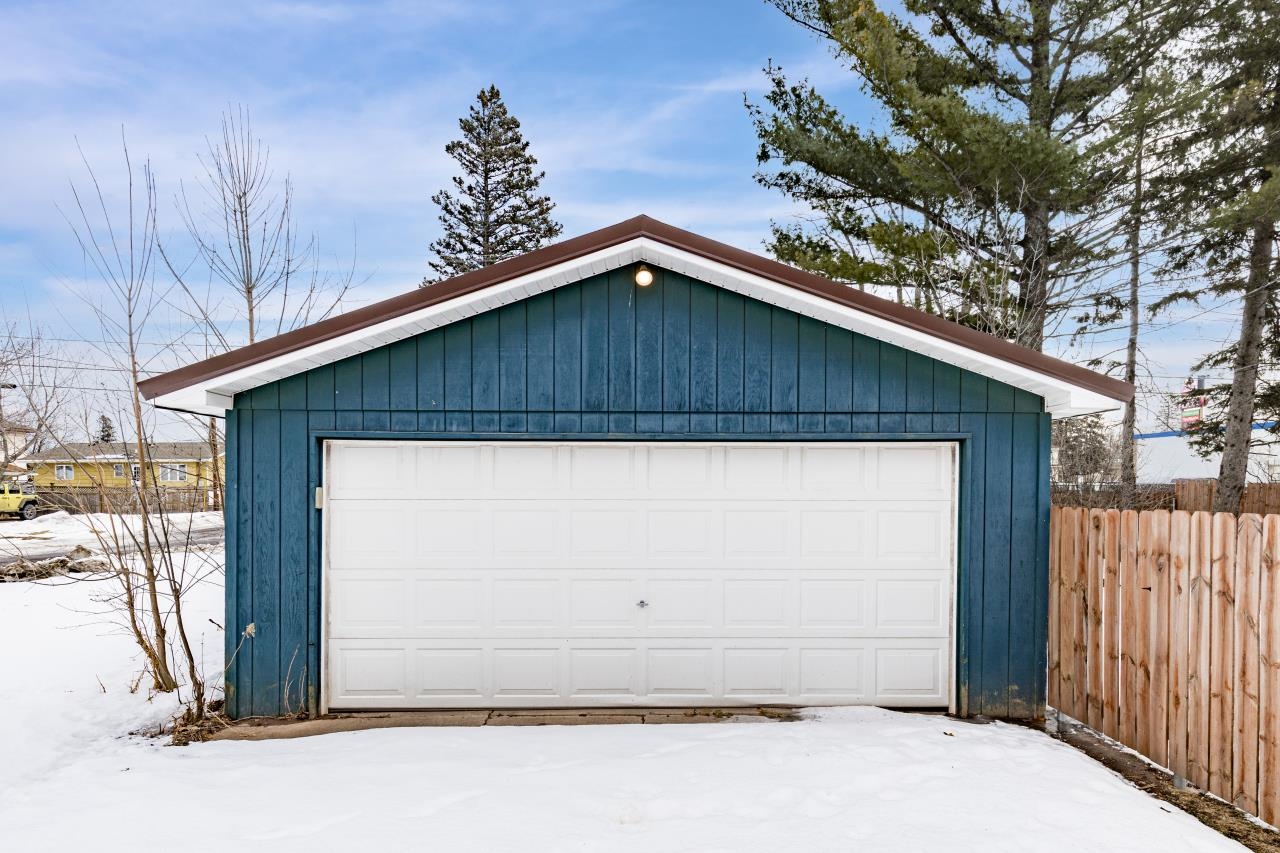2402 Banks Avenue Superior, WI 54880 - Photo 3 of 49