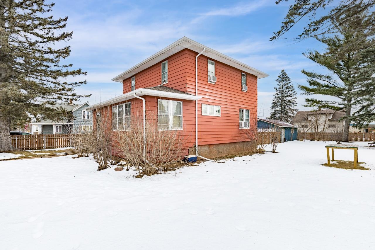 2402 Banks Avenue Superior, WI 54880 - Photo 37 of 49