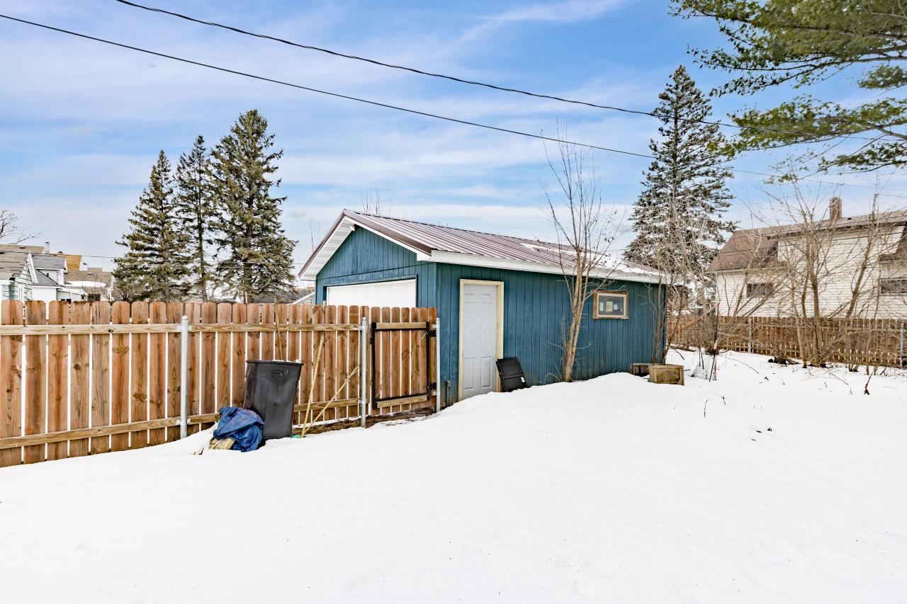 2402 Banks Avenue Superior, WI 54880 - Photo 48 of 49