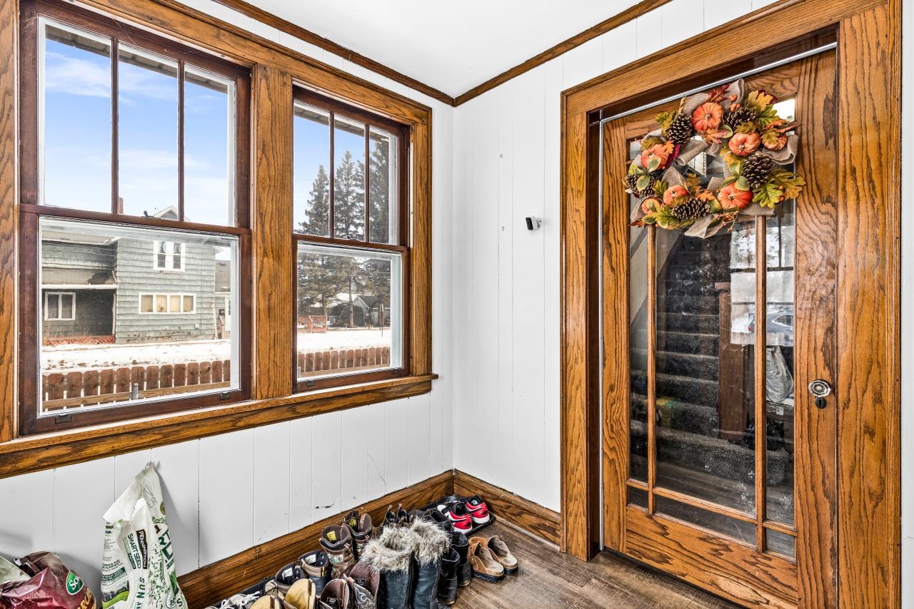 2402 Banks Avenue Superior, WI 54880 - Photo 5 of 49
