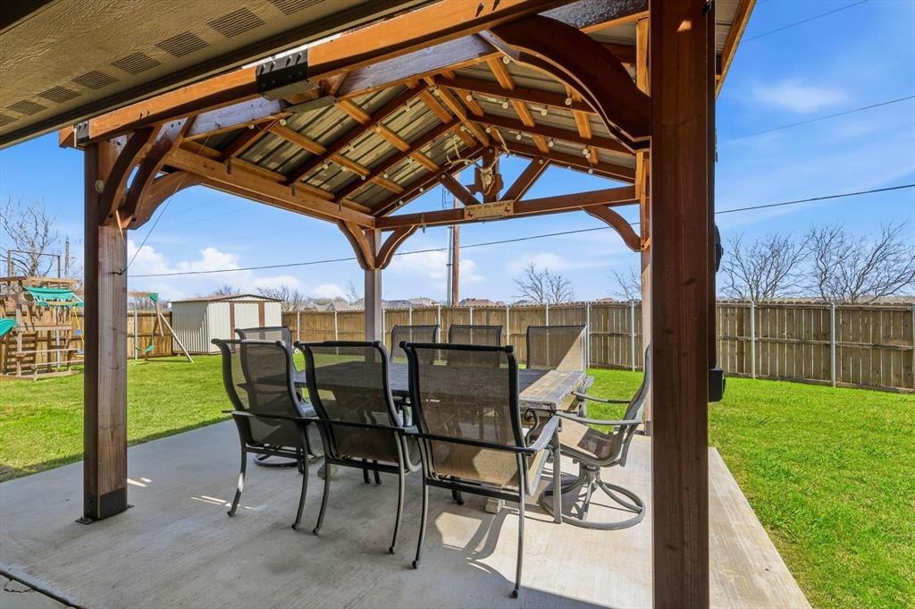 4101 Windmill Court Sanger, TX 76266 - Photo 29 of 36 a view of a chairs and table in the patio