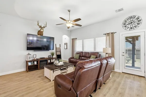 $339,900 | 4101 Windmill Court, Sanger, TX 76266