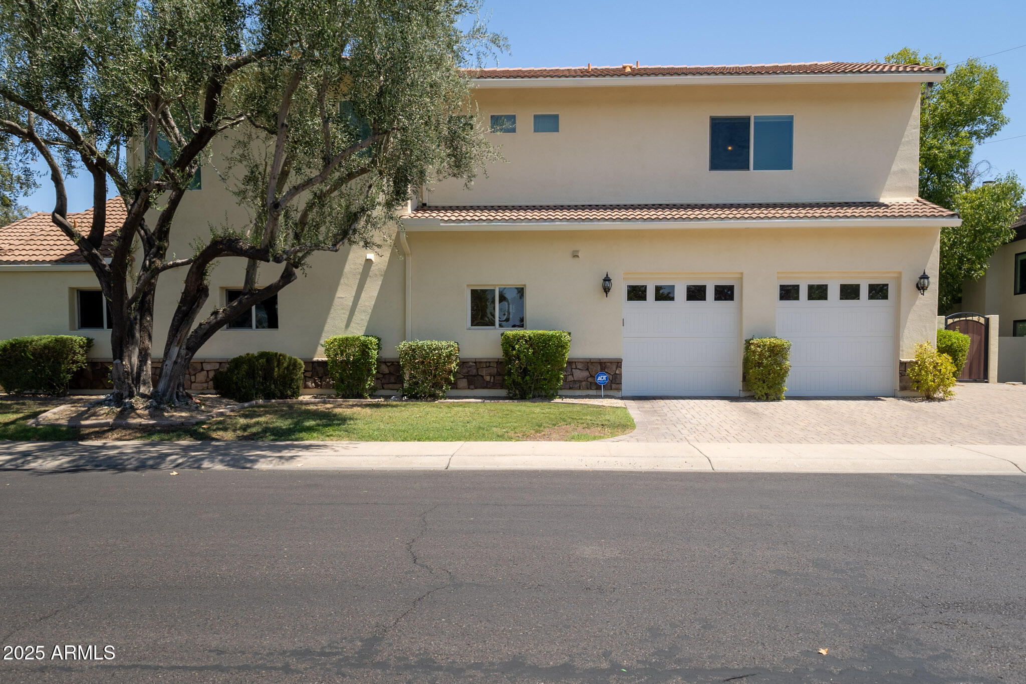 229 West Vista Avenue Phoenix, AZ 85021 - Photo 12 of 115 12