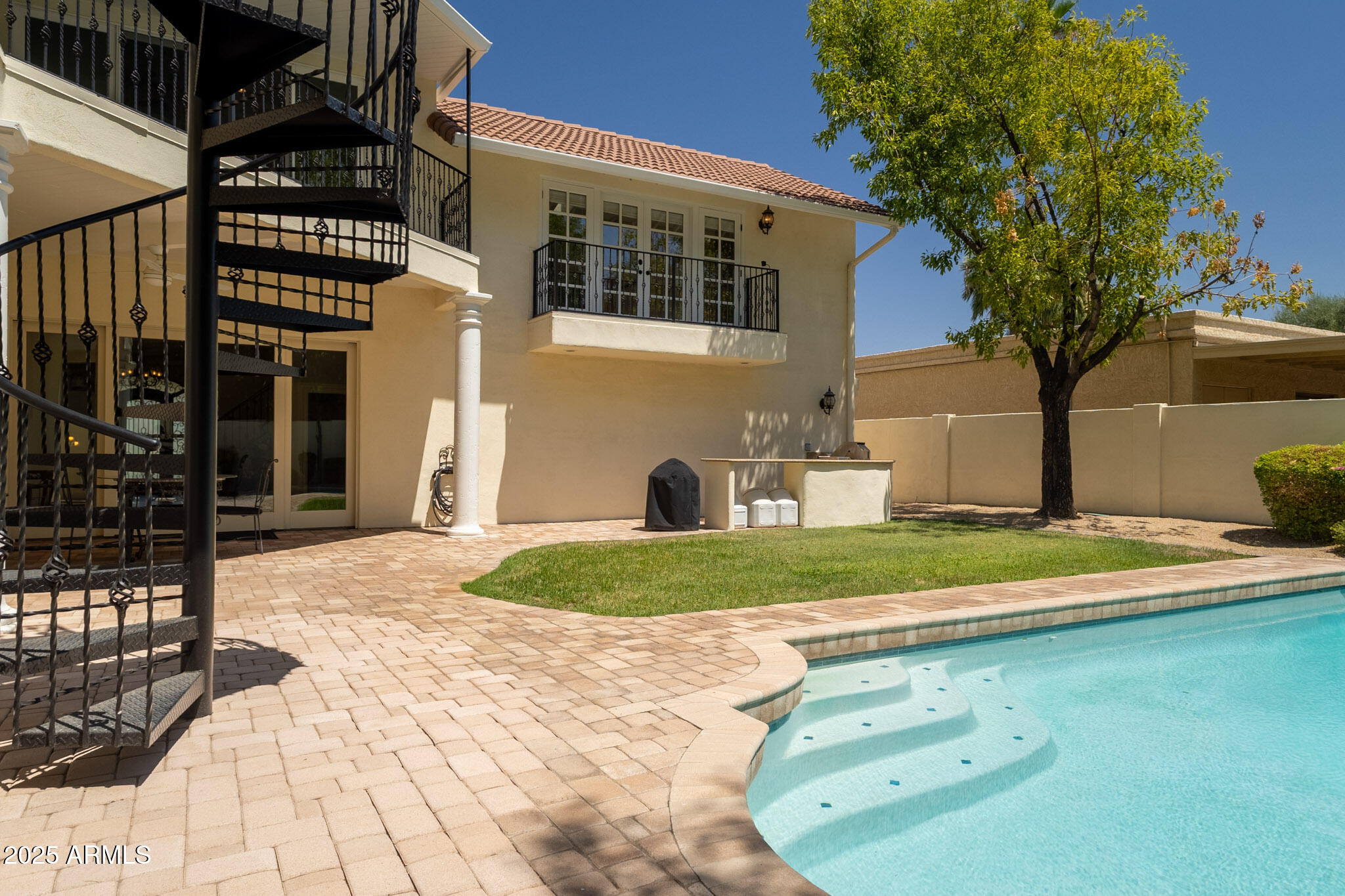 229 West Vista Avenue Phoenix, AZ 85021 - Photo 92 of 115 a front view of a house with garden