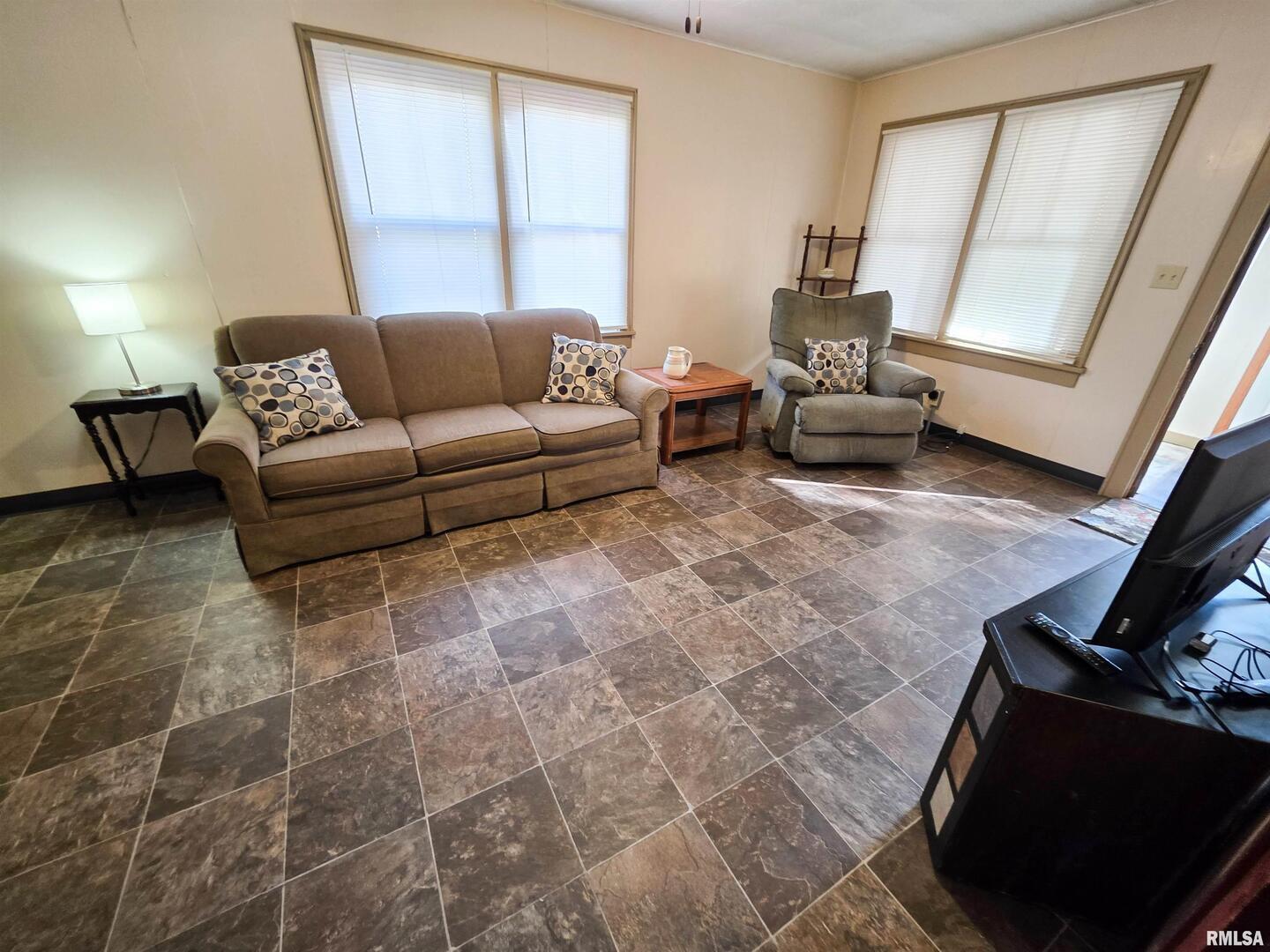 7847 Old Highway 50 Flora, IL 62839 - Photo 3 of 56