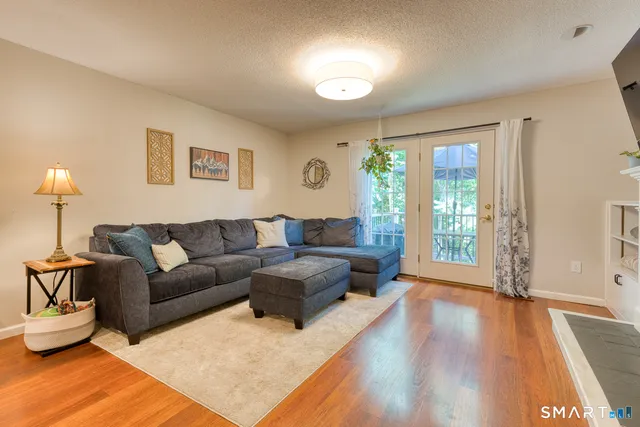 $292,500 | 797 Long Hill Road, Unit B, Middletown, CT 06457