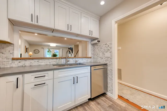 $292,500 | 797 Long Hill Road, Unit B, Middletown, CT 06457