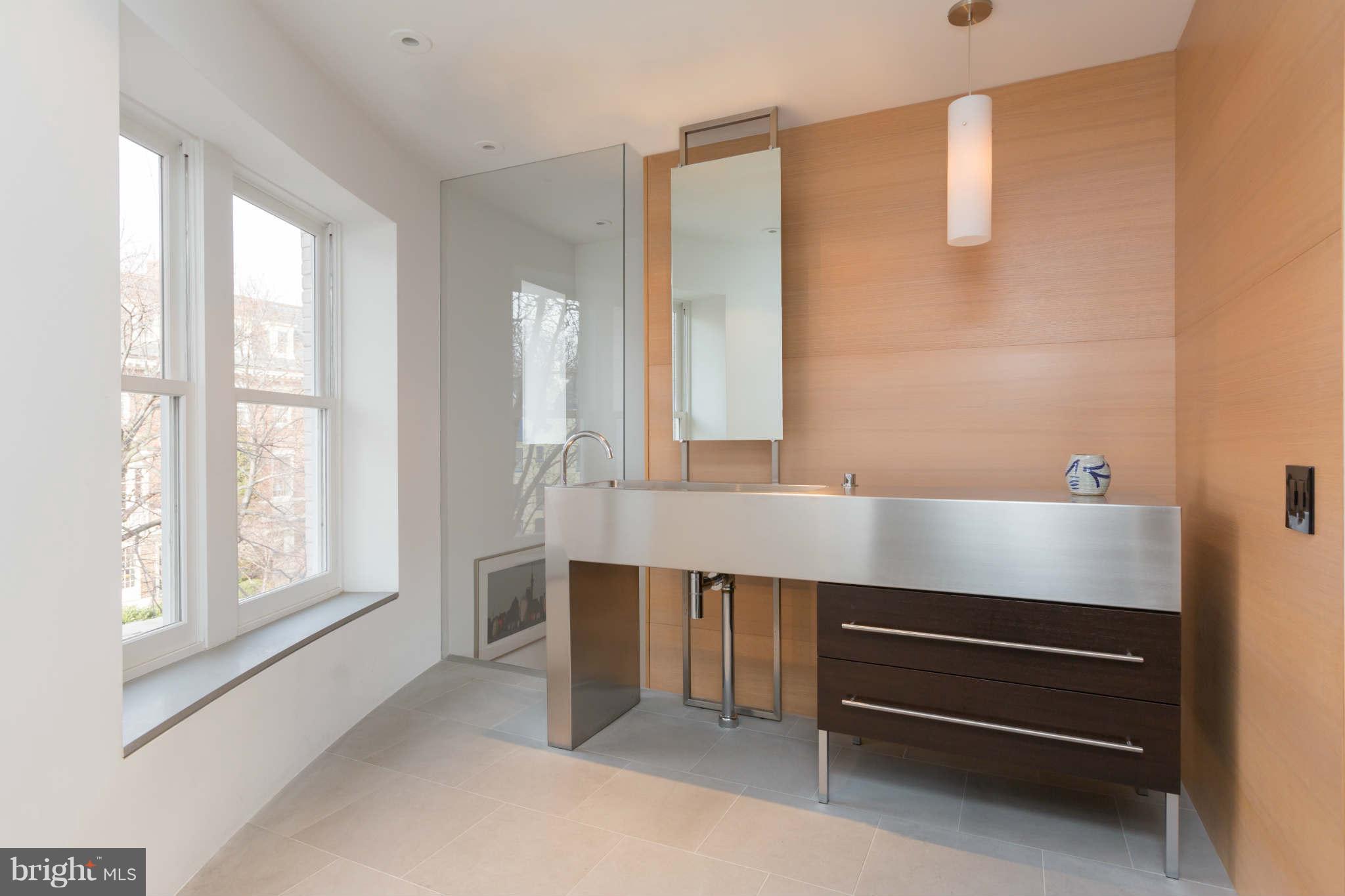 2104 R Street Northwest, Unit 5 Washington, DC 20008 - Photo 21 of 29 Bath