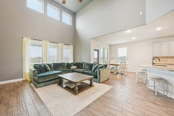 $4,000 | 2406 Harborwood Court, Texas City, TX 77568