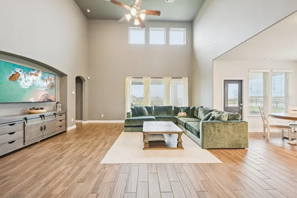 $4,000 | 2406 Harborwood Court, Texas City, TX 77568