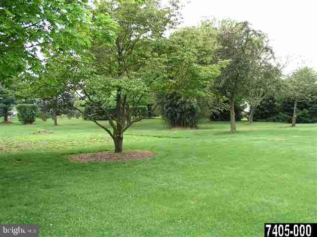 575 Greenbriar Road York, PA 17404 - Photo 24 of 25