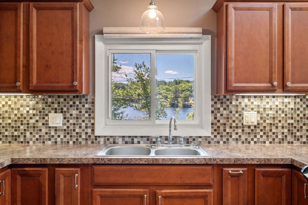 10 Hopkinton Road Upton, MA 01568 - Photo 8 of 31