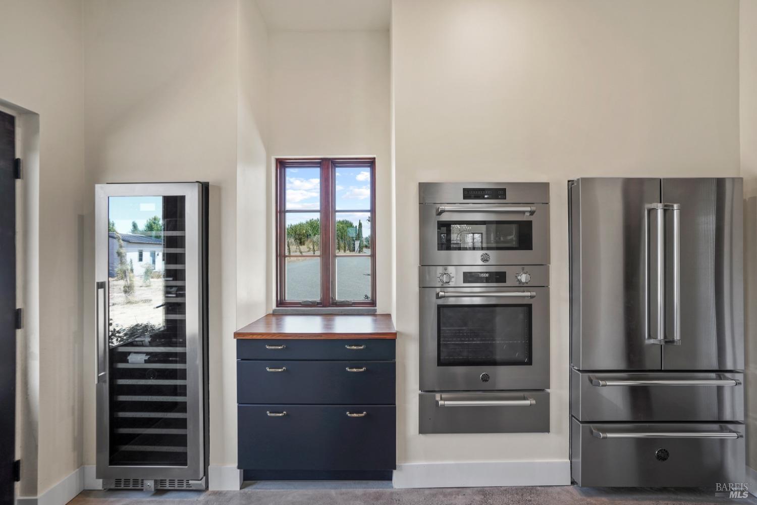 5300 Gravenstein Highway South Sebastopol, CA 95472 - Photo 12 of 75