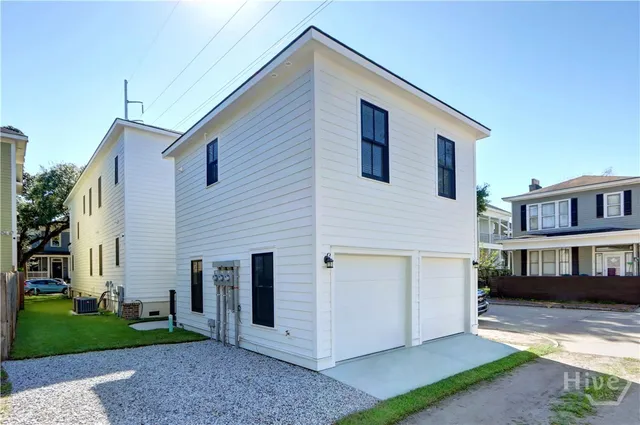 $2,650 | 222 West 39th Street, Savannah, GA 31401