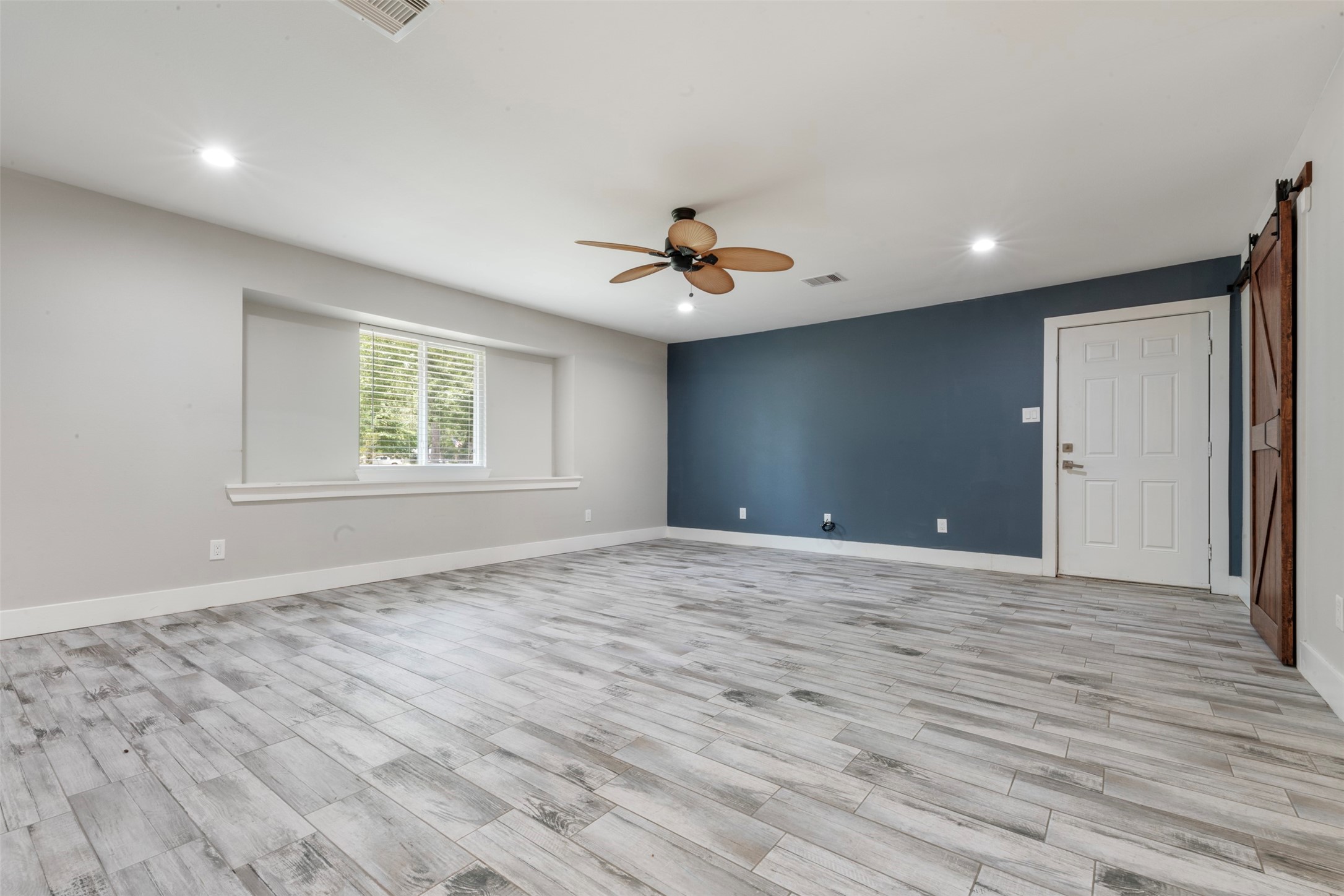 15151 Robin Trail Conroe, TX 77302 - Photo 4 of 50 Bonus Room - great for an open office, formal sitting room/Library, game room or formal dining - endless possibilities