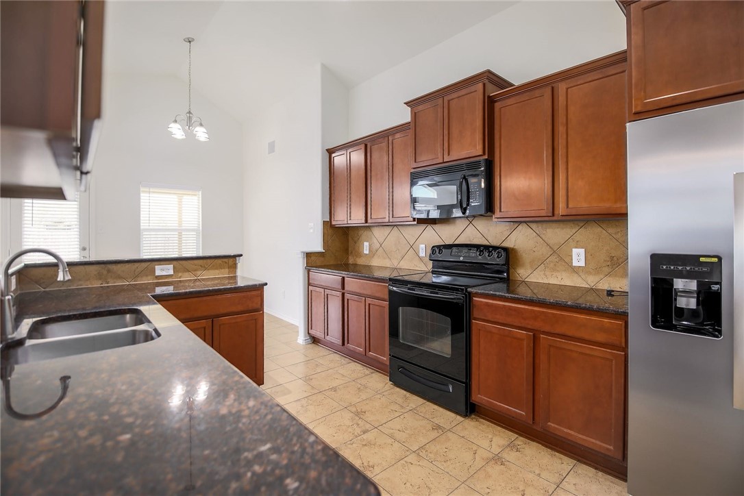 137 Langtry Lane Jarrell, TX 76537 - Photo 11 of 36