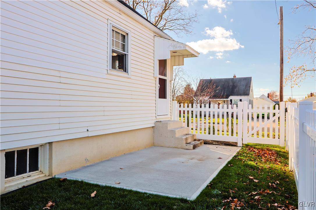 433 Birch Road Hellertown, PA 18055 - Photo 33 of 39 Kitchen Patio Area