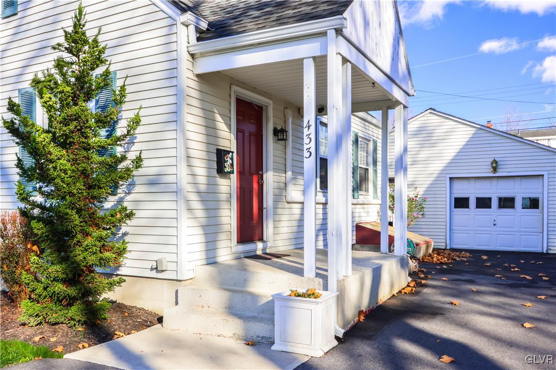 433 Birch Road Hellertown, PA 18055 - Photo 5 of 39 Front Door