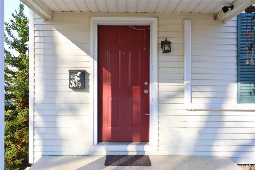 433 Birch Road Hellertown, PA 18055 - Photo 6 of 39 Front Door