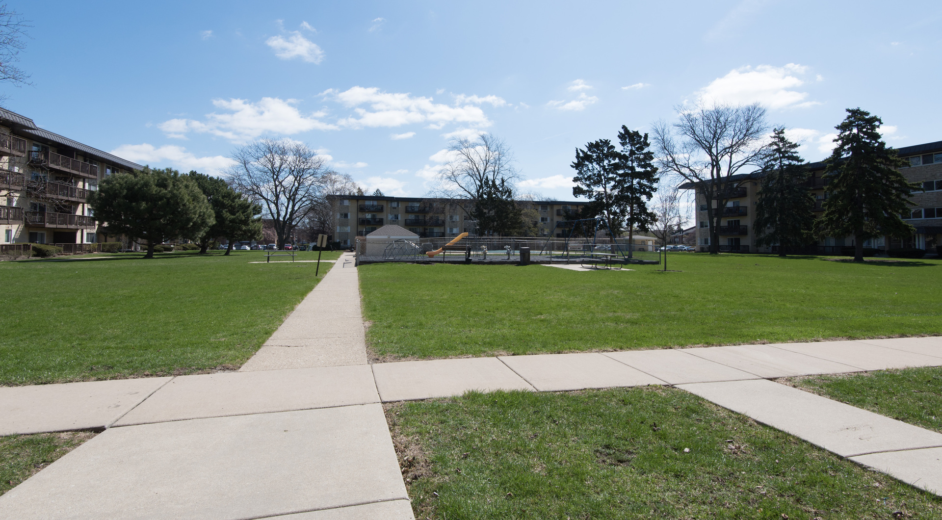 2218 South Goebbert Road, Unit 487 Arlington Heights, IL 60005 - Photo 21 of 23 a view of a golf course