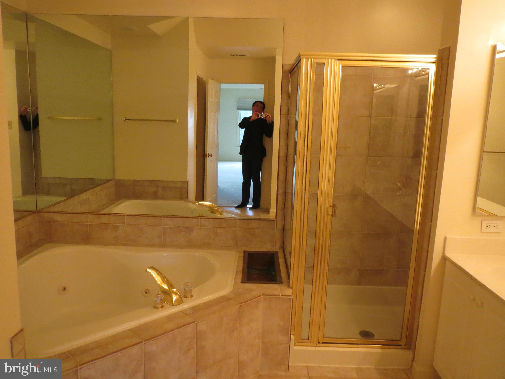 10912 Bells Ridge Drive Potomac, MD 20854 - Photo 25 of 30 Bath (Master)