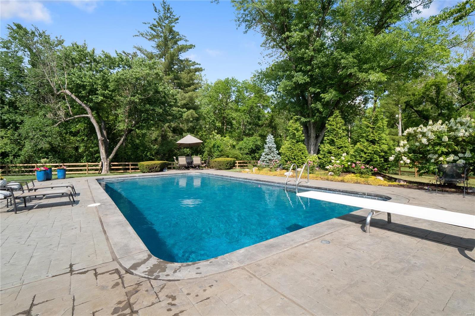 20 Overbrook Drive Ladue, MO 63124 - Photo 23 of 35