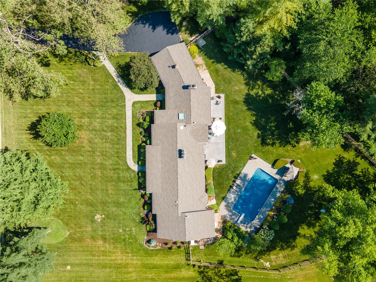 20 Overbrook Drive Ladue, MO 63124 - Photo 32 of 35