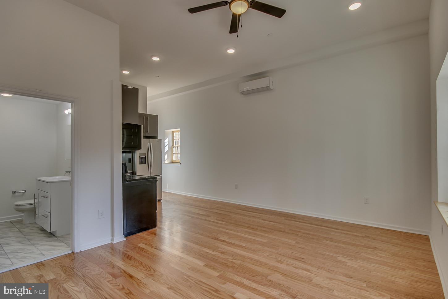 261 South 17th Street, Unit 2F Philadelphia, PA 19103 - Photo 12 of 32