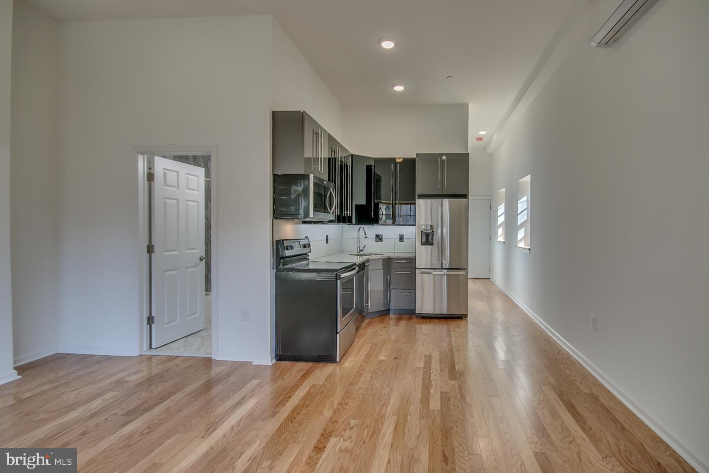 261 South 17th Street, Unit 2F Philadelphia, PA 19103 - Photo 18 of 32