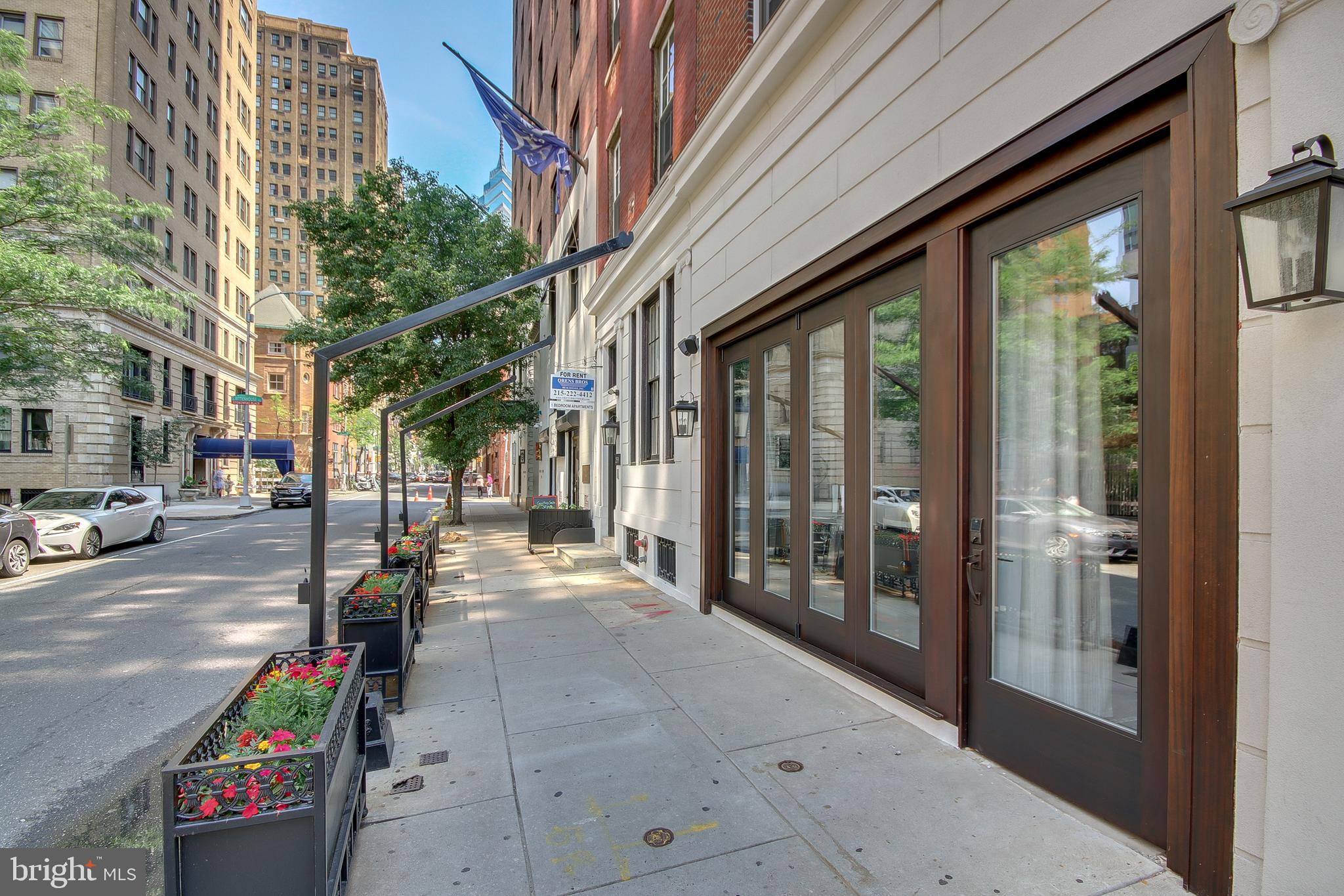 261 South 17th Street, Unit 2F Philadelphia, PA 19103 - Photo 3 of 32