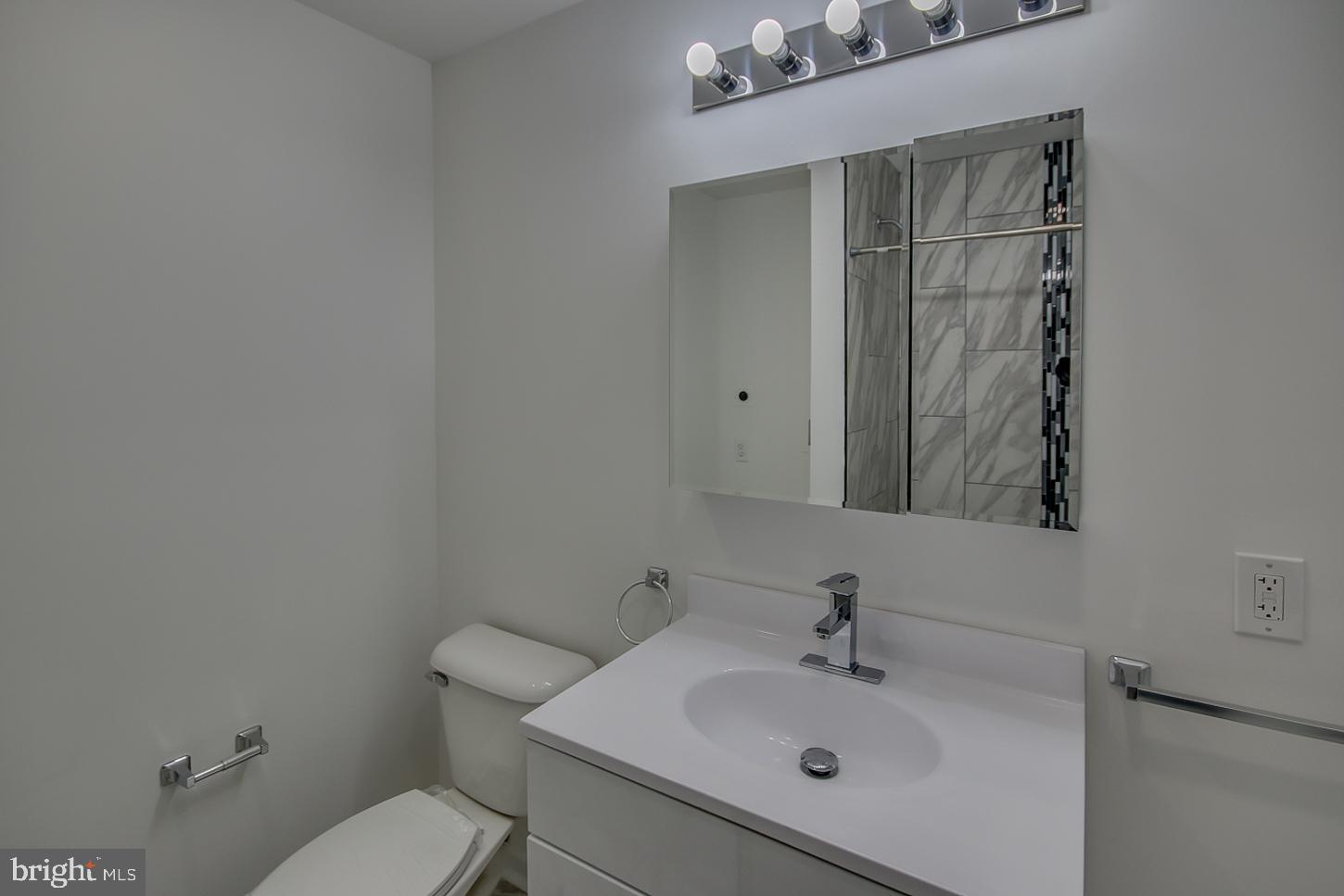 261 South 17th Street, Unit 2F Philadelphia, PA 19103 - Photo 26 of 32