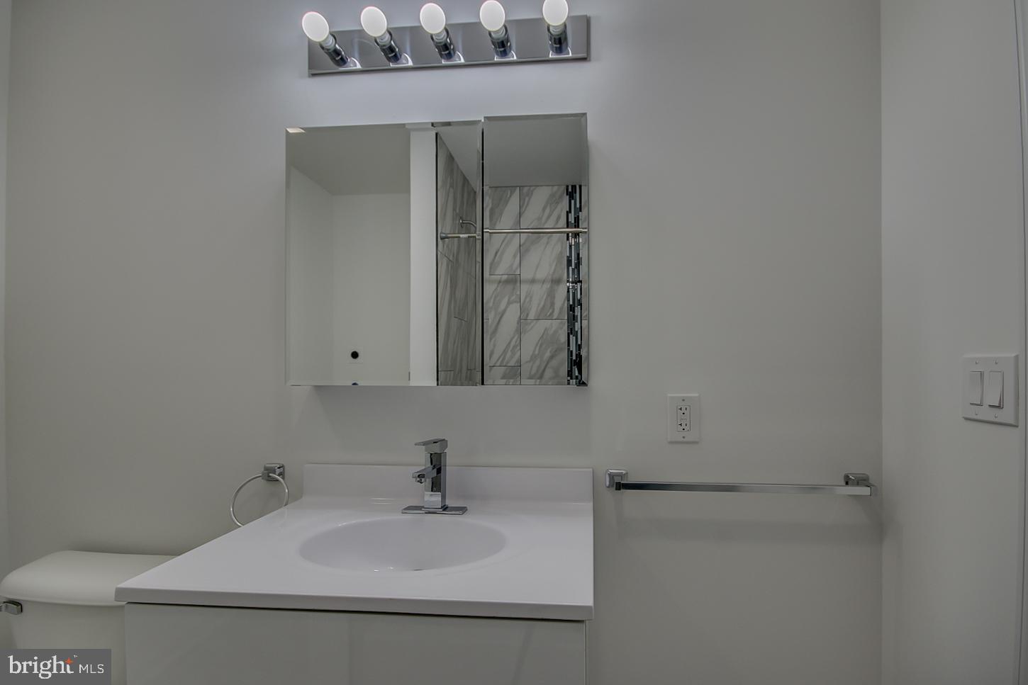 261 South 17th Street, Unit 2F Philadelphia, PA 19103 - Photo 27 of 32