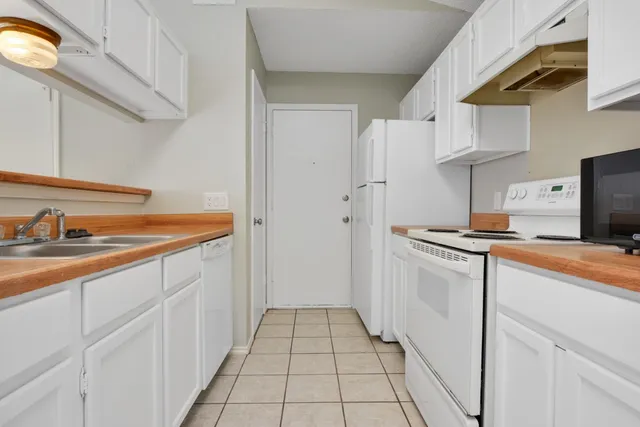 $1,600 | 9101 Japonica Court, Unit B, Austin, TX 78748