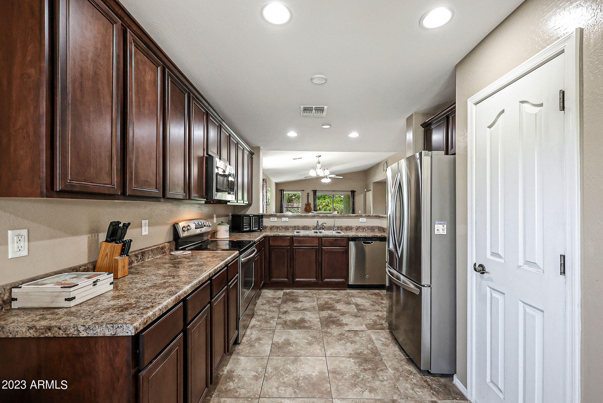 2154 East Gillcrest Road Gilbert, AZ 85298 - Photo 12 of 44 B (17)