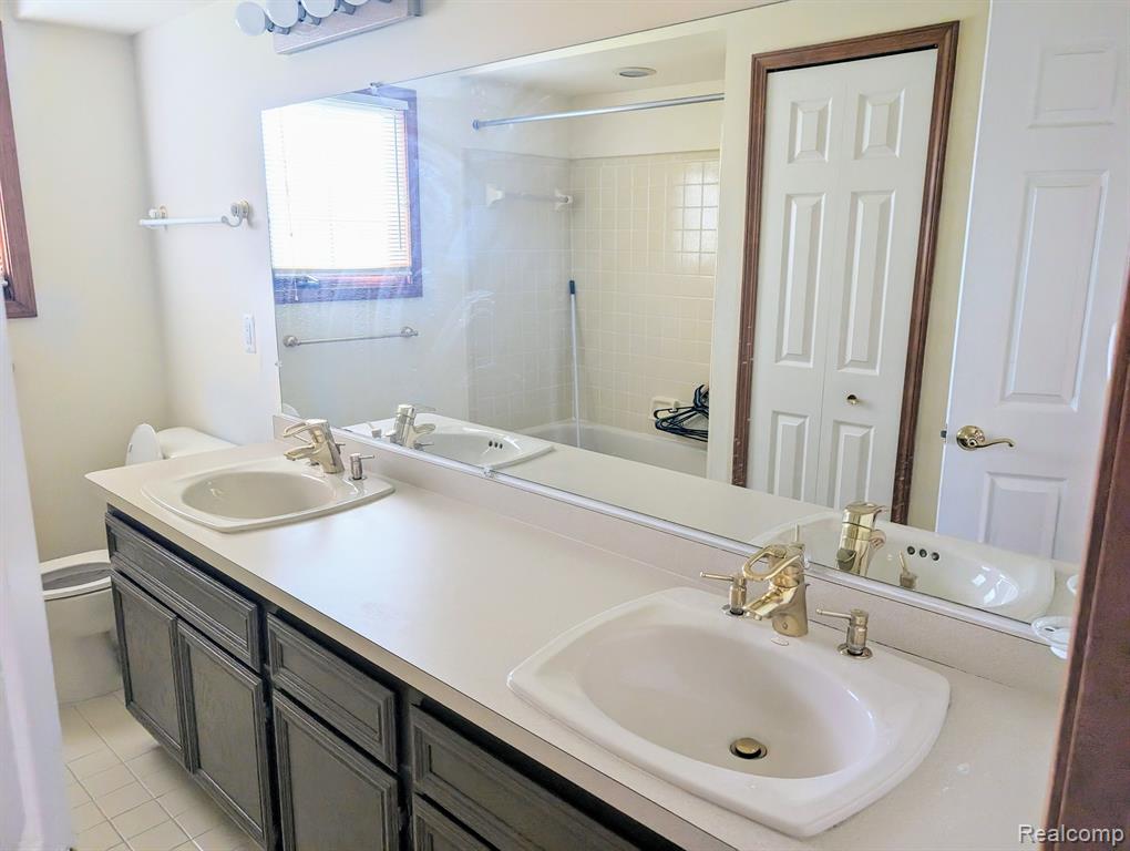 421 Buttercup Drive Rochester Hills, MI 48307 - Photo 13 of 21