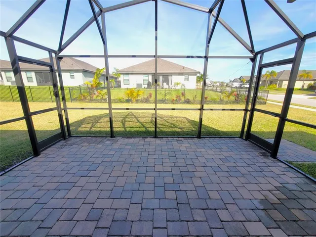 a view of empty room with window
