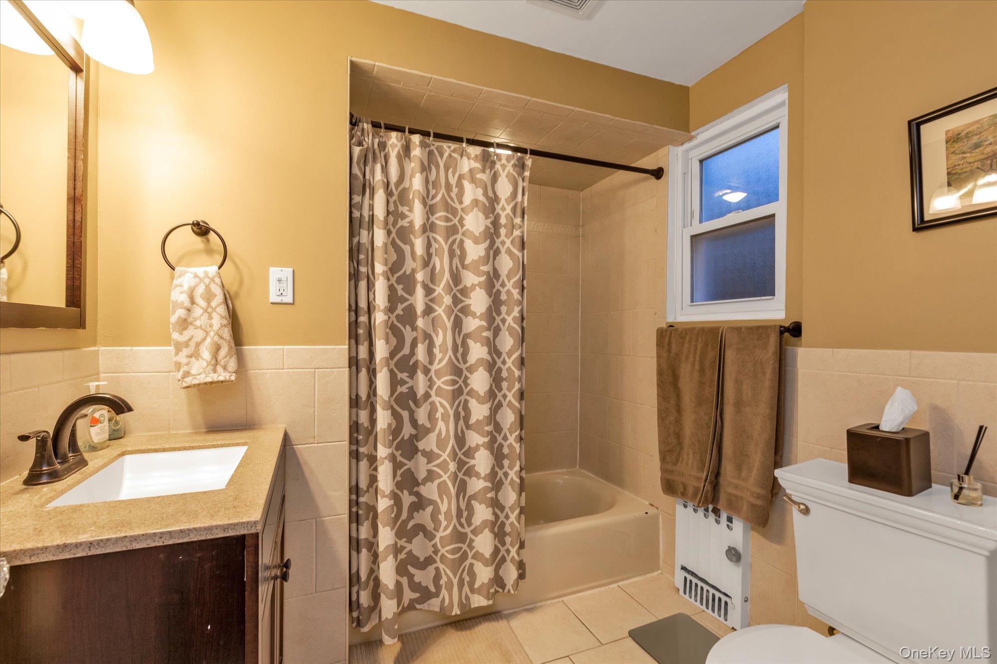 29 Orleans Road Valley Stream, NY 11581 - Photo 15 of 20 a bathroom with a sink toilet and shower