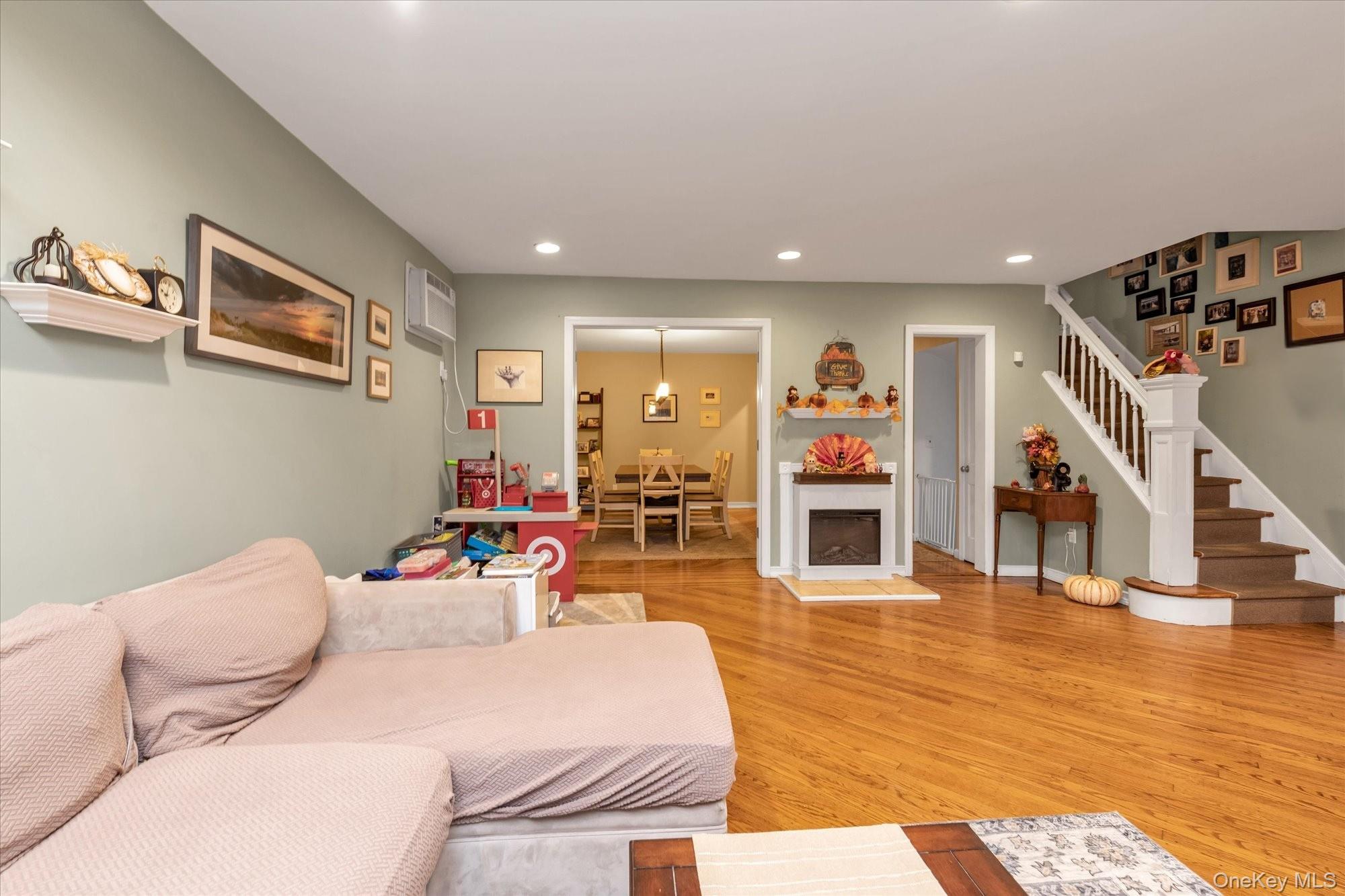 29 Orleans Road Valley Stream, NY 11581 - Photo 5 of 20 a living room with furniture and a flat screen tv